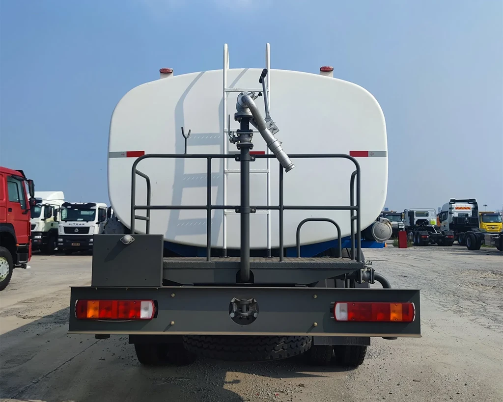 Sinotruk HOWO 20ton Sprinkler Water Spraying Truck 371HP Water Tank Truck for sale 