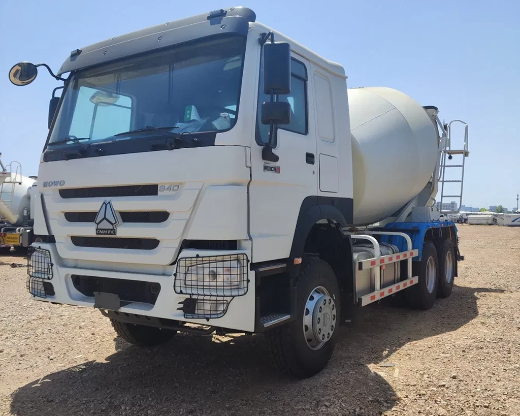 Used Sinotruk HOWO 6*4 Concrete Mixer Truck Low Price Promotion