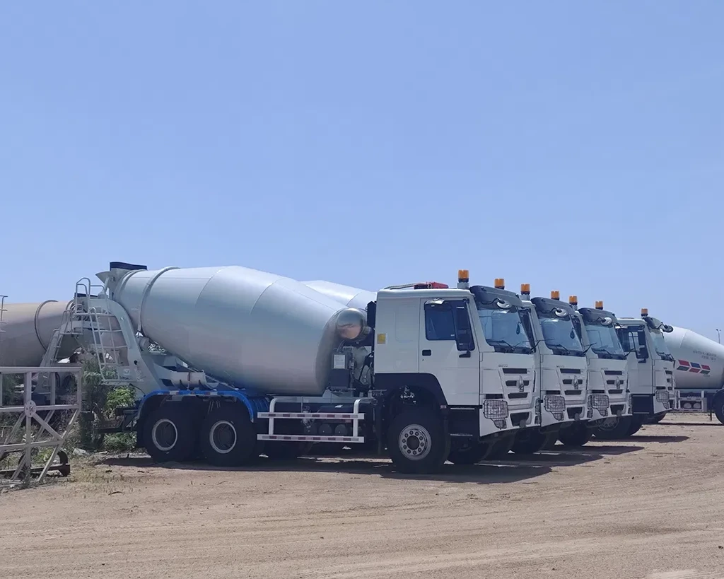 Used Sinotruk HOWO 6*4 Concrete Mixer Truck Low Price Promotion