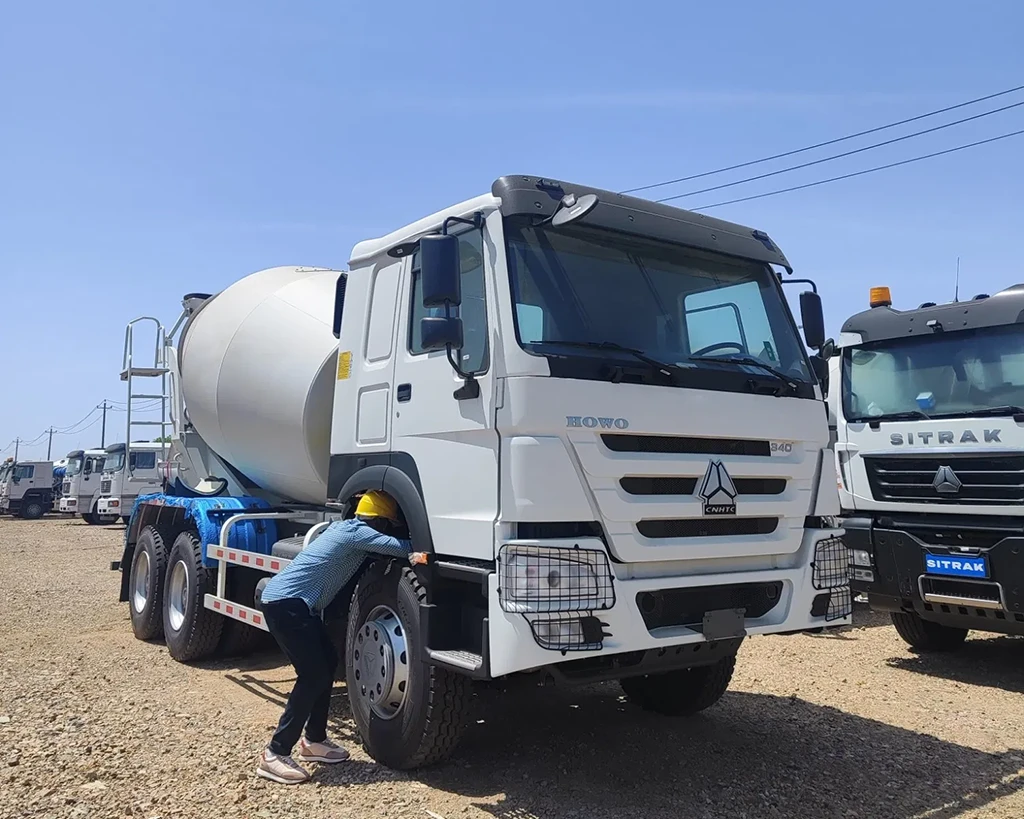 Used Sinotruk HOWO 6*4 Concrete Mixer Truck Low Price Promotion