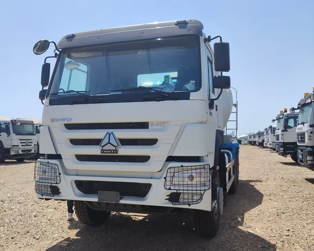 Used Sinotruk HOWO 6*4 Concrete Mixer Truck Low Price Promotion