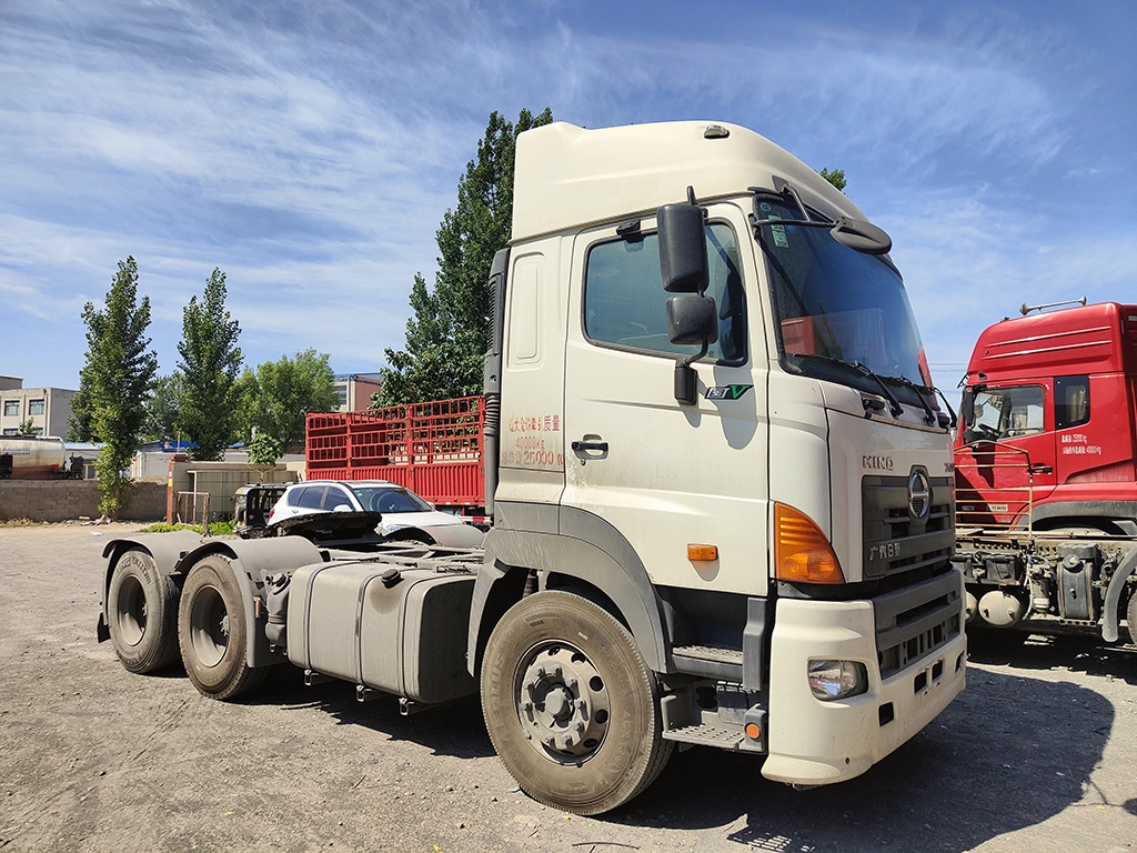 used toyota hino 700 Tractor Truck sell at a low price